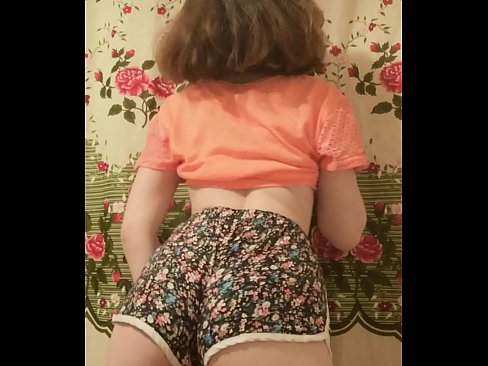 ❤️ Sexy jonge babe dy't har koarte broek op 'e kamera útstrielet ️❌ Porno op fy.dreamypassionjourney.ru