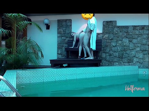 ❤️ Baas noeget faam nei it swimbad, mar koe net wjerstean in hot ️❌ Porno op fy.dreamypassionjourney.ru